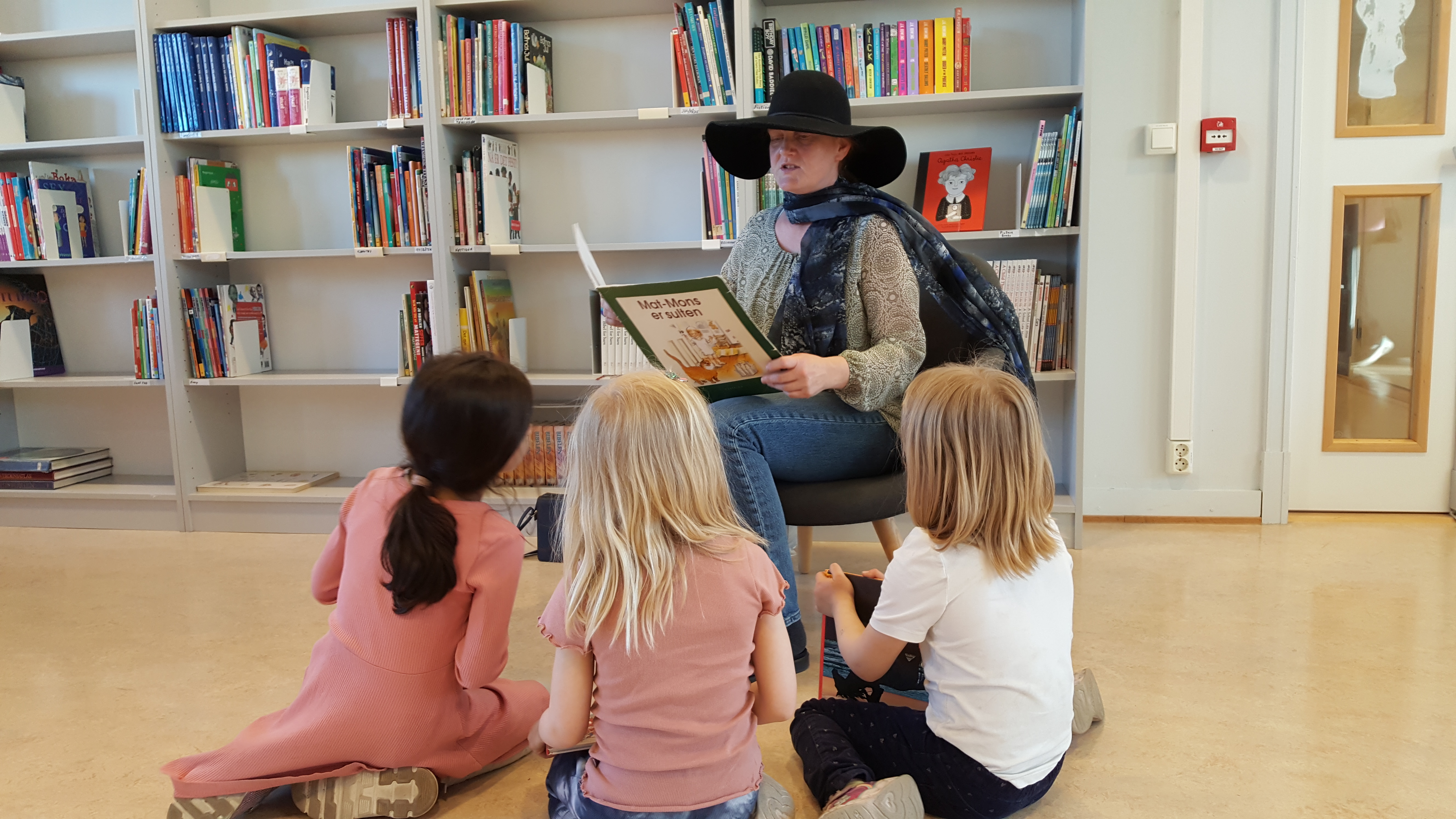 Høytlesing i biblioteket