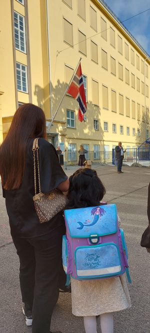 skolestartere møter opp til skolestart