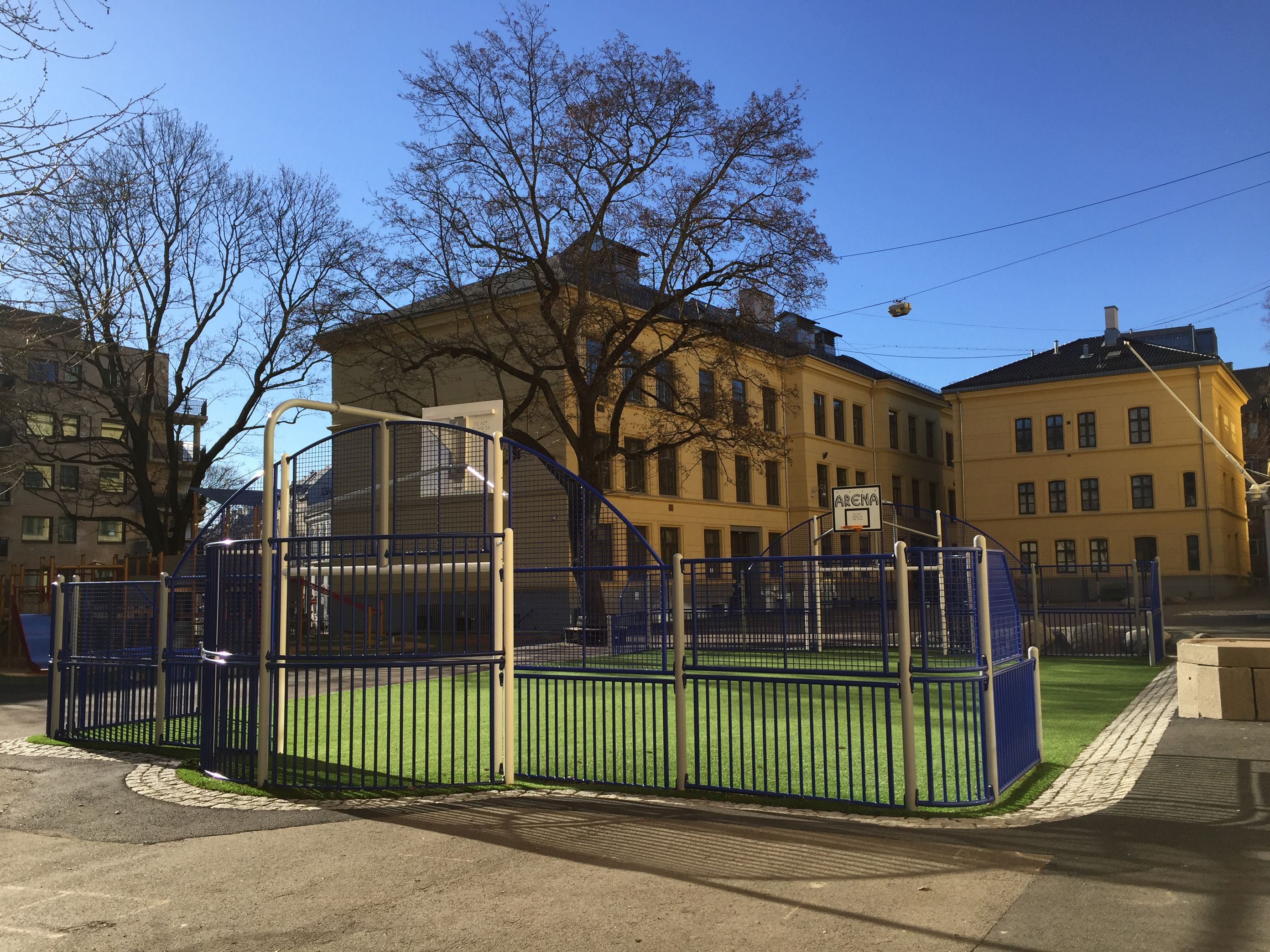 Møllergata i solskinn