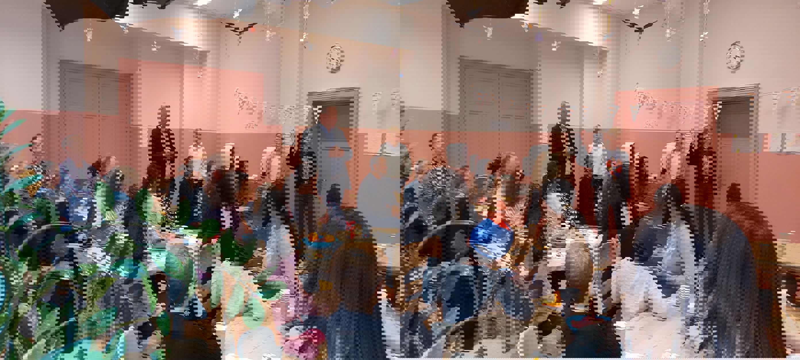 12 nye skolestartere kom for å hilse å lærerne sine